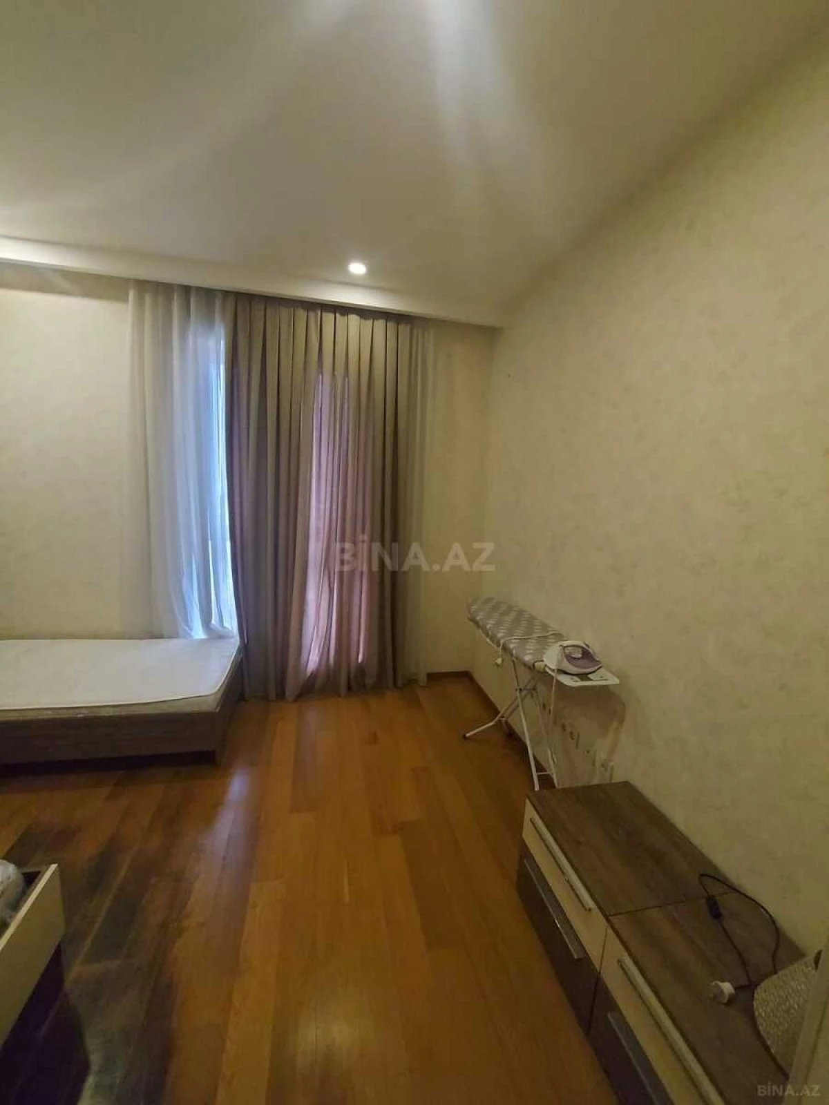 Kirayə verilir 4 otaqlı mənzil 220 m²