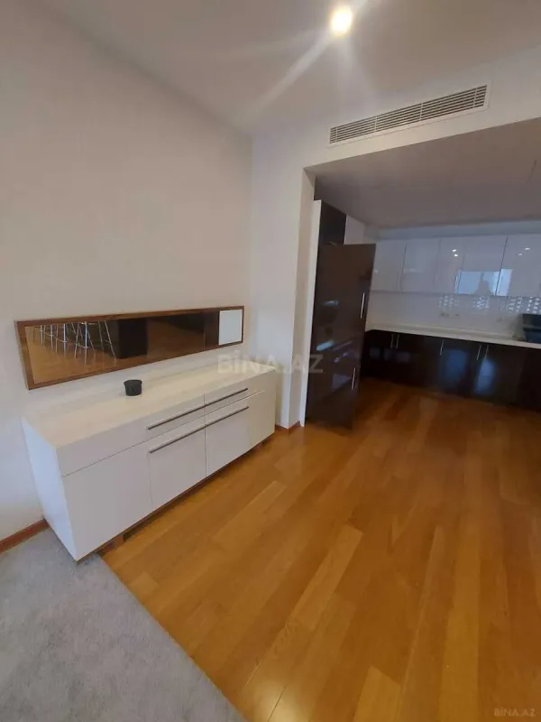Kirayə verilir 4 otaqlı mənzil 220 m²