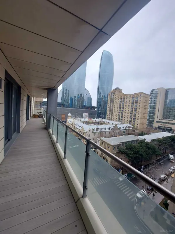 Kirayə verilir 4 otaqlı mənzil 220 m²