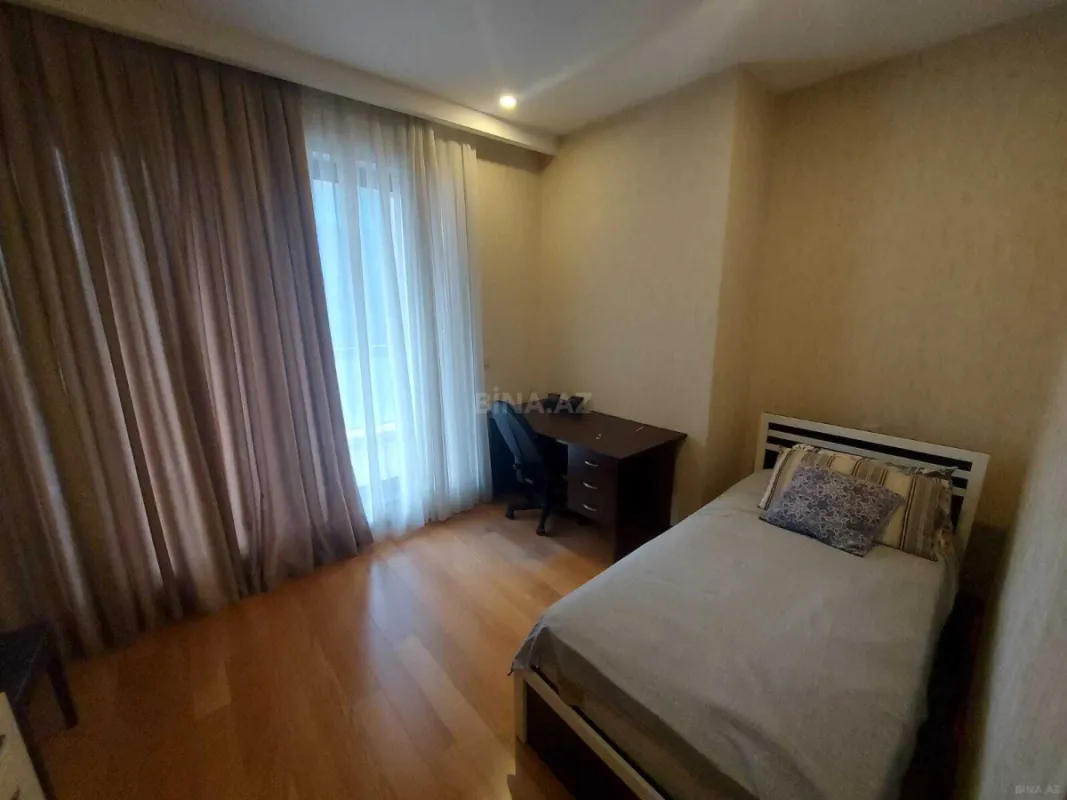 Kirayə verilir 4 otaqlı mənzil 220 m²