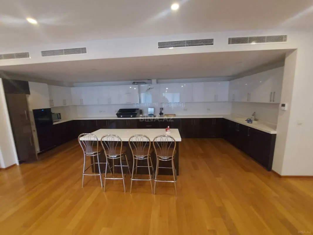 Kirayə verilir 4 otaqlı mənzil 220 m²