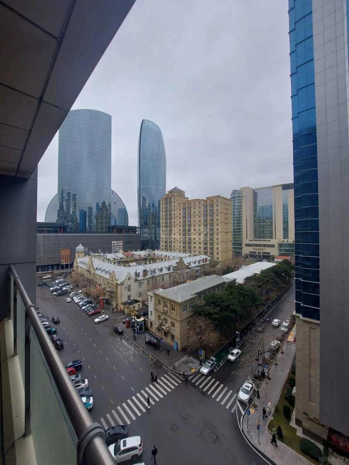 Kirayə verilir 4 otaqlı mənzil 220 m²