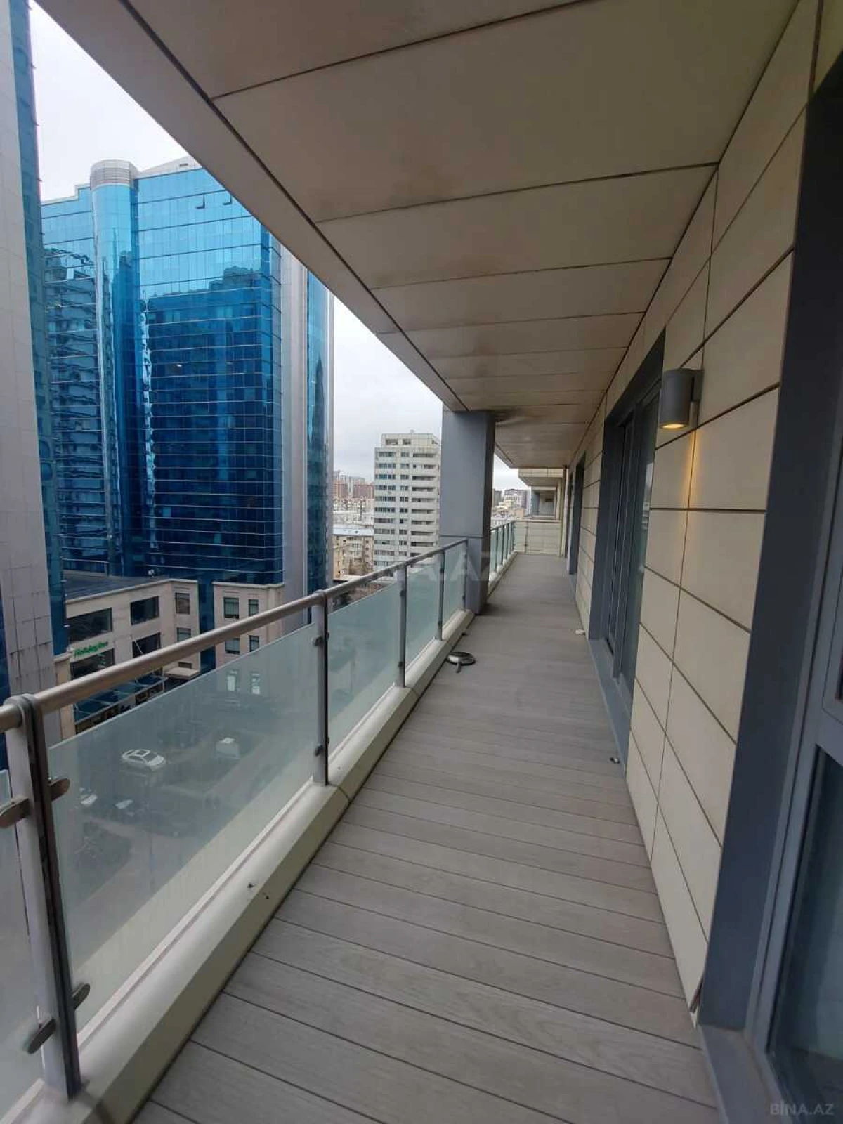 Kirayə verilir 4 otaqlı mənzil 220 m²