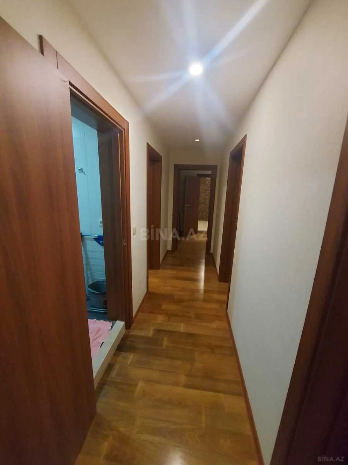 Kirayə verilir 4 otaqlı mənzil 220 m²