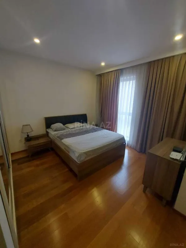 Kirayə verilir 4 otaqlı mənzil 220 m²