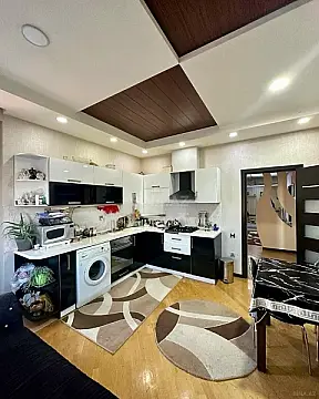 Satılır 4 otaqlı mənzil 160 m²