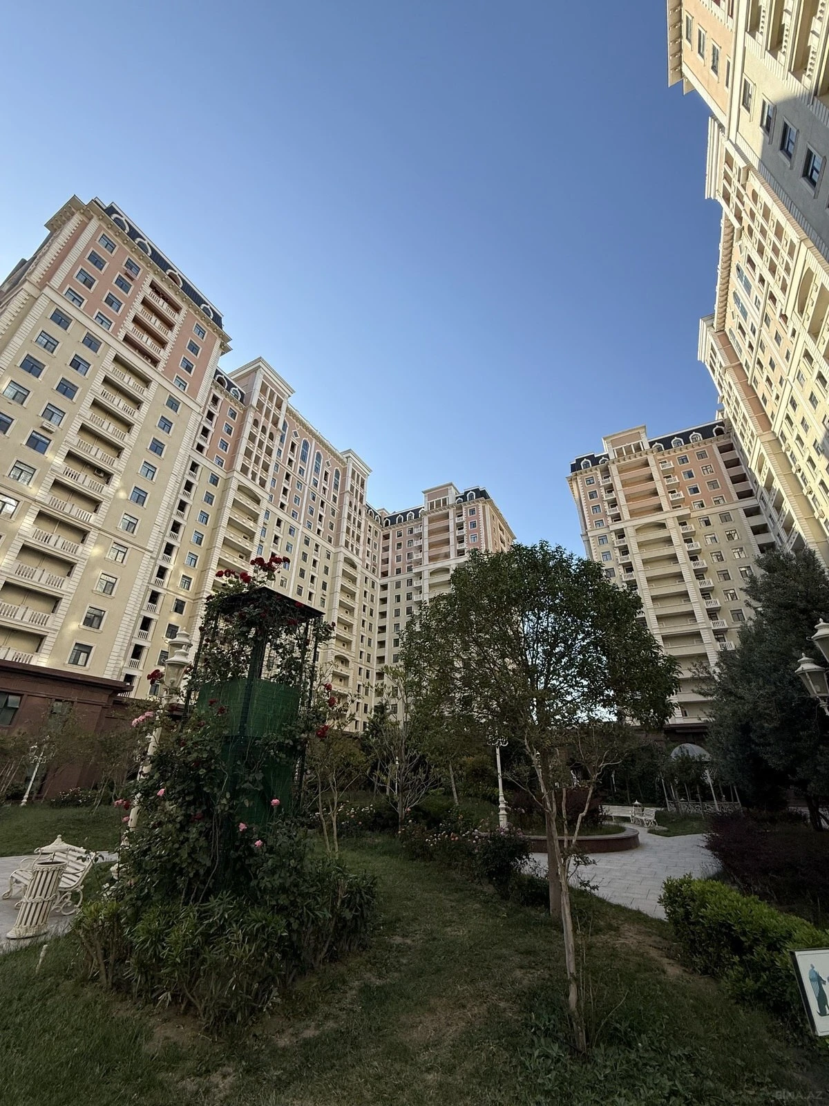 Satılır 3 otaqlı mənzil 120 m²