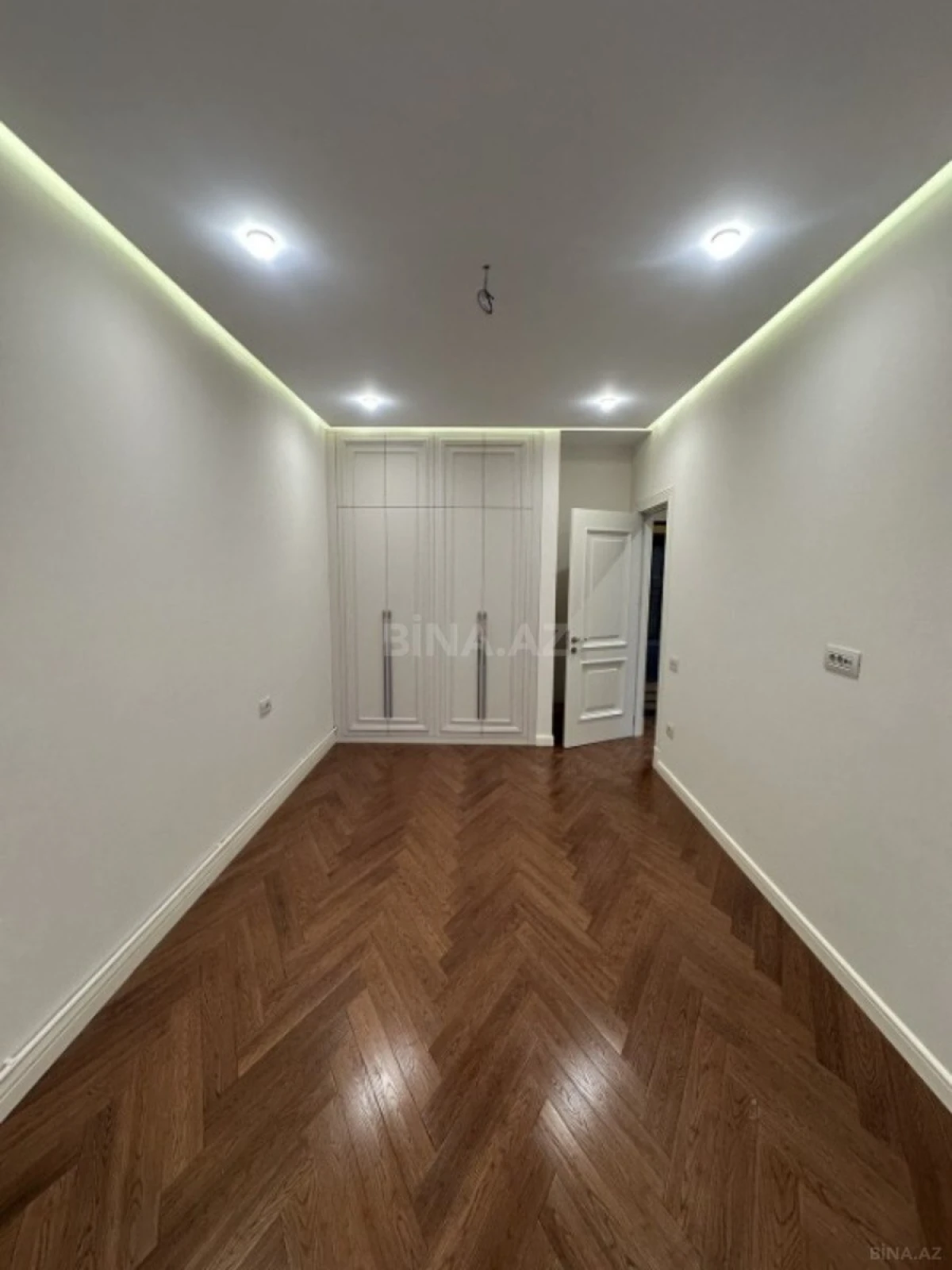 Satılır 2 otaqlı mənzil 69 m²