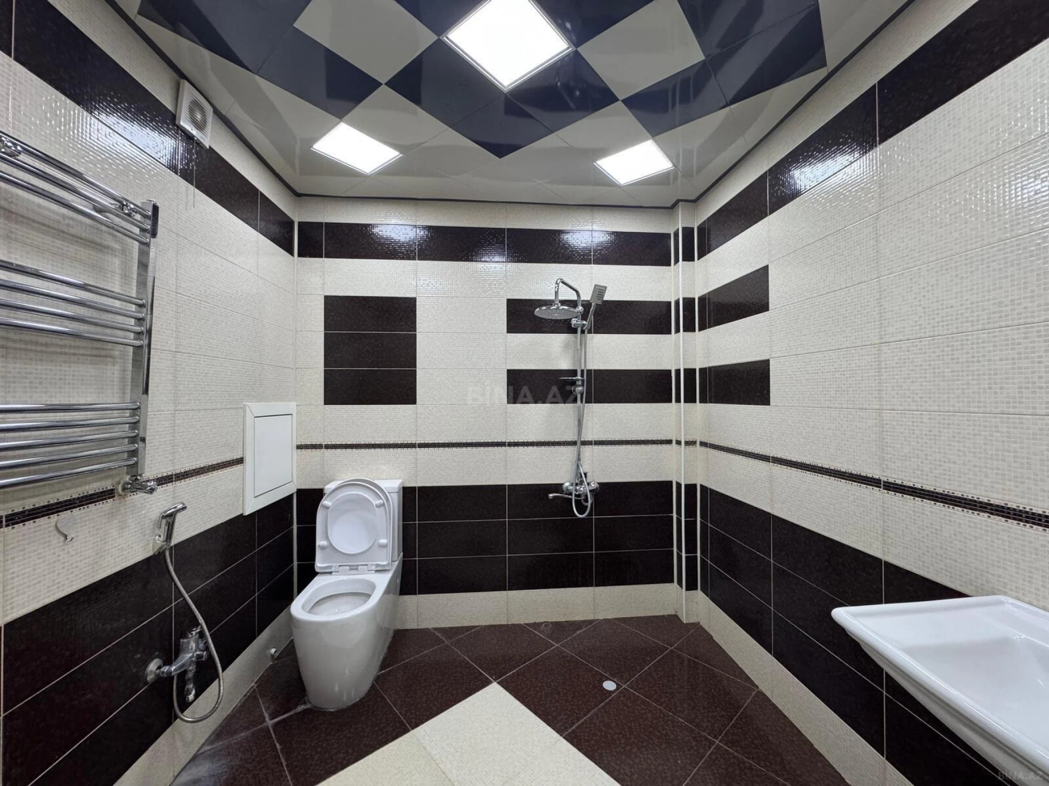 Satılır 3 otaqlı mənzil 140 m²