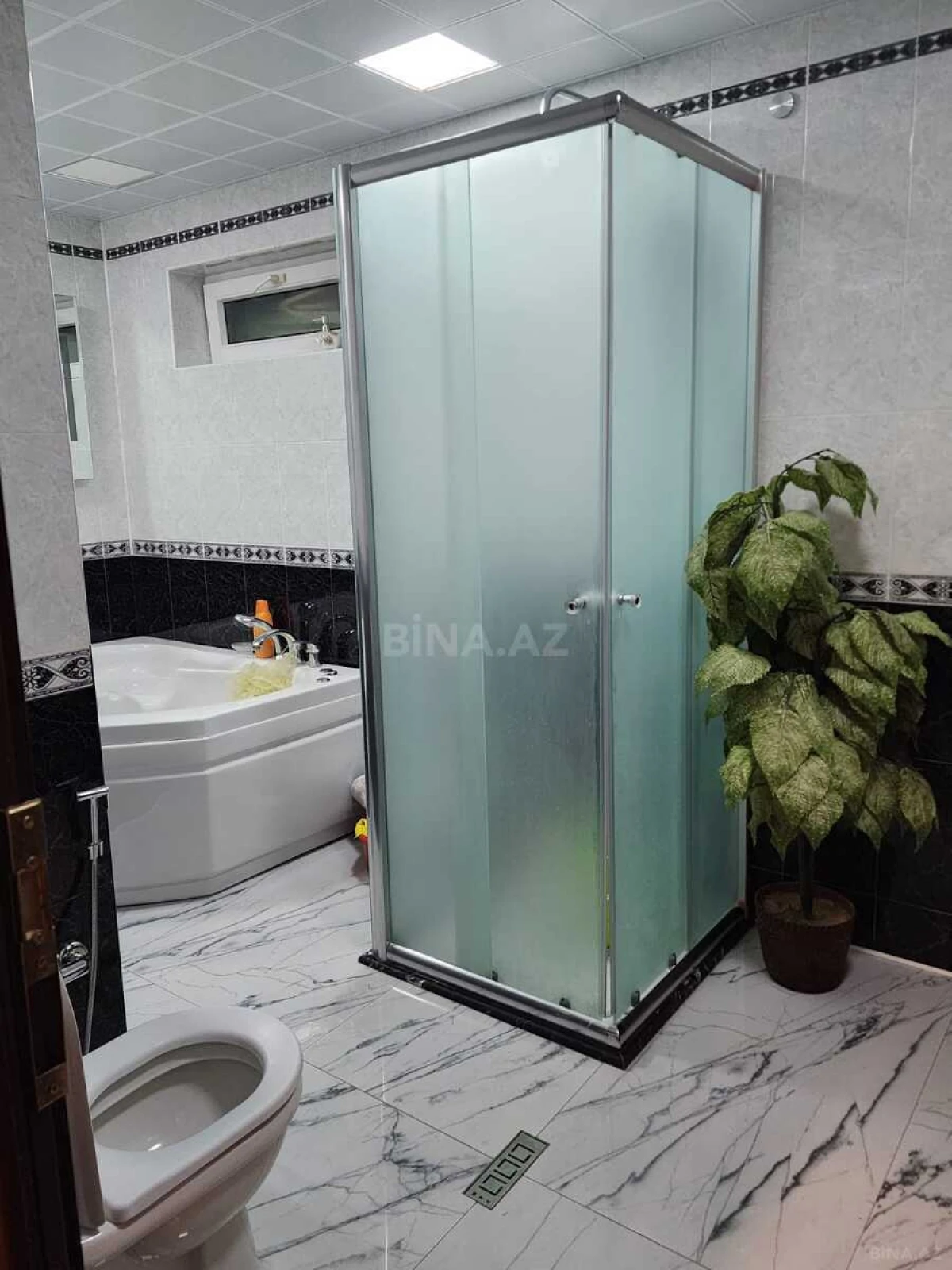 Satılır 5 otaqlı mənzil 200 m²