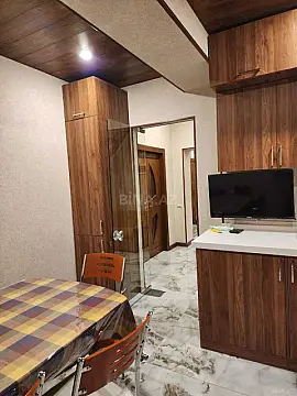 Satılır 5 otaqlı mənzil 200 m²