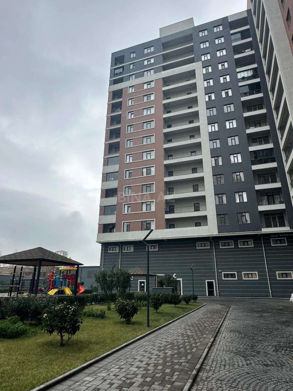 Satılır 2 otaqlı mənzil 110 m²