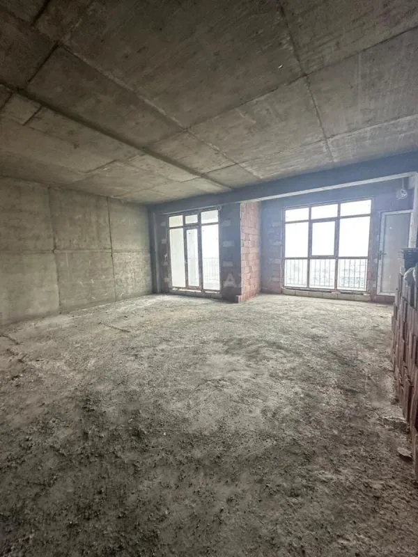 Satılır 2 otaqlı mənzil 110 m²