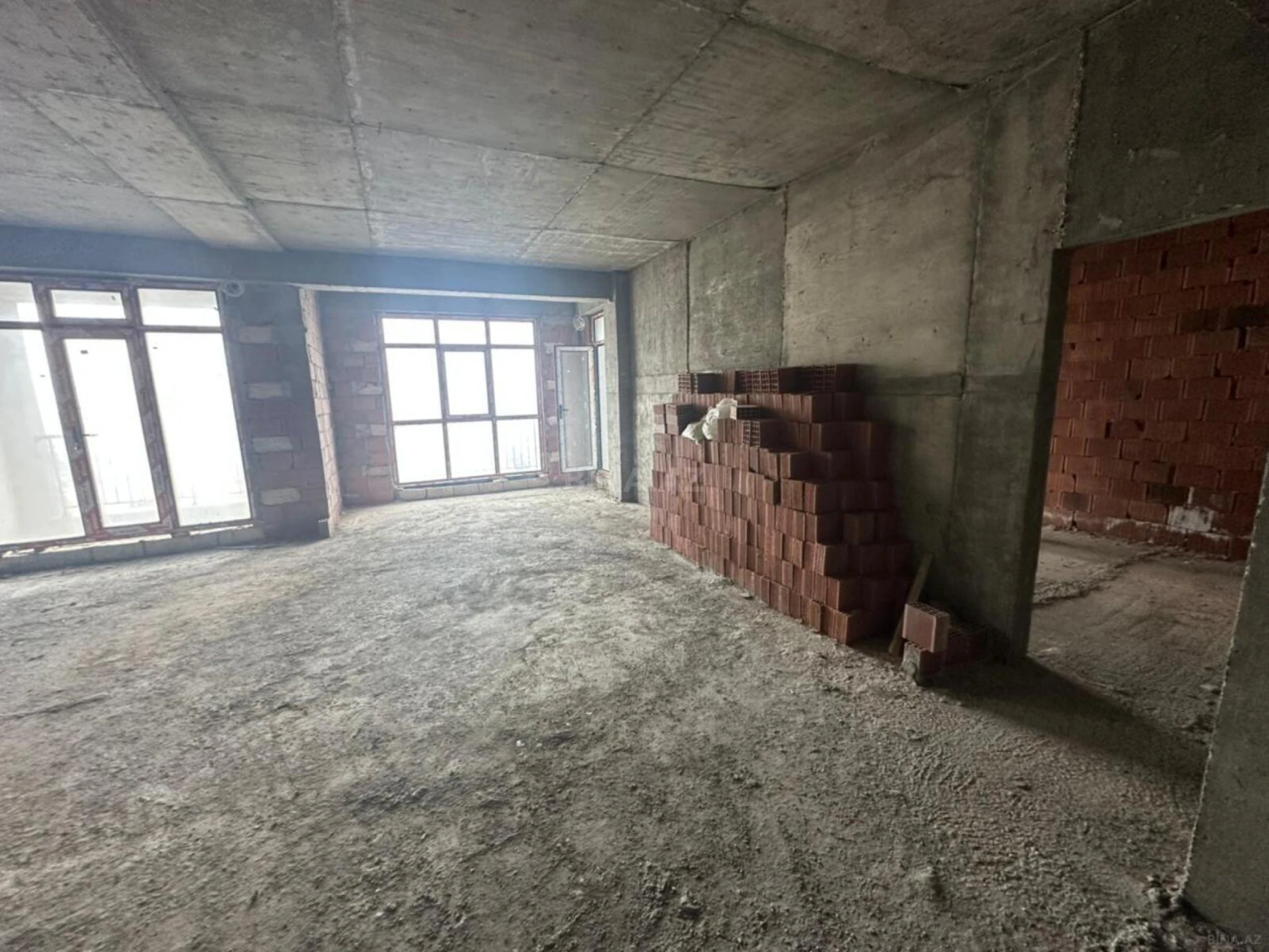 Satılır 2 otaqlı mənzil 110 m²