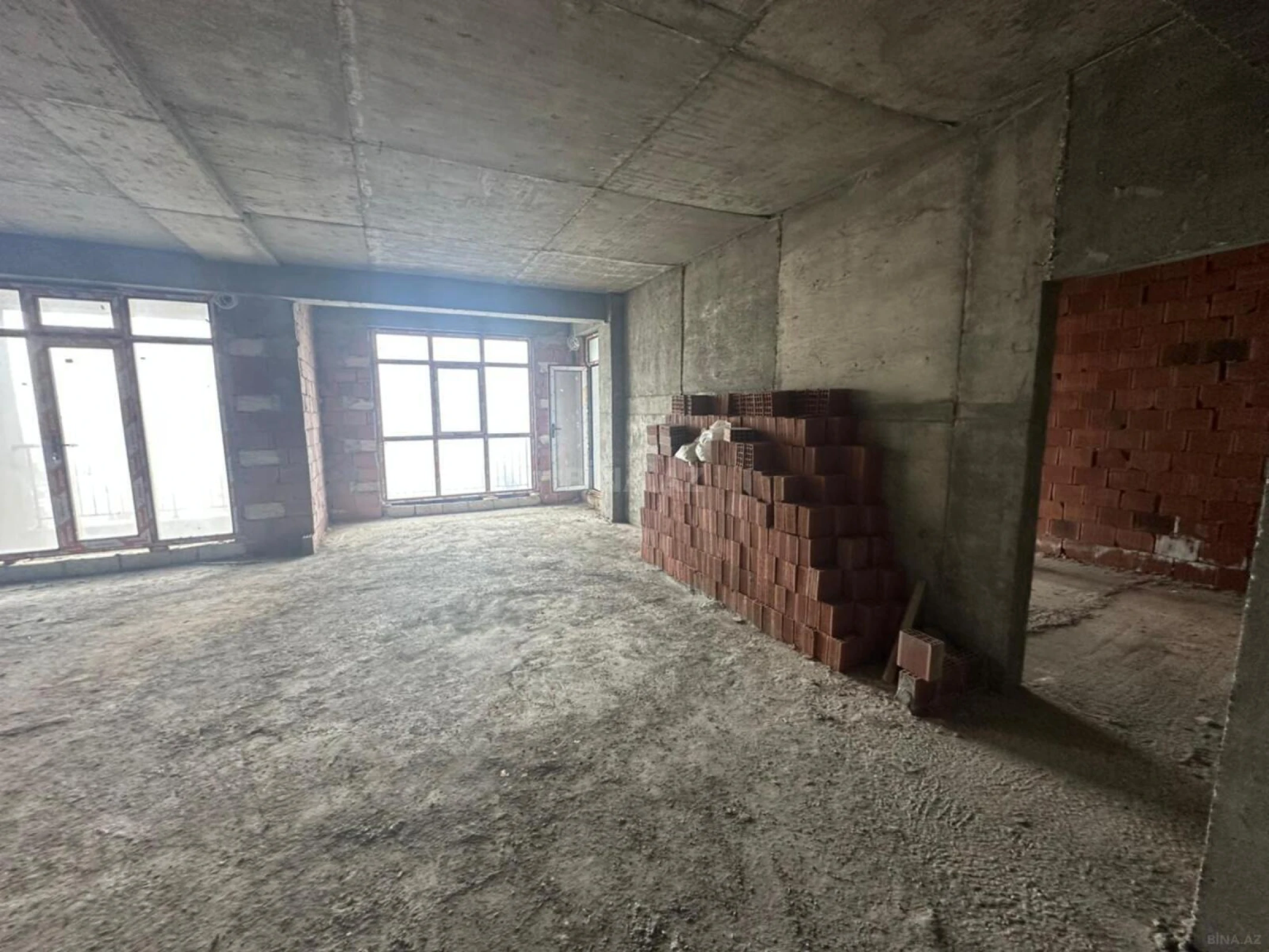 Satılır 2 otaqlı mənzil 110 m²