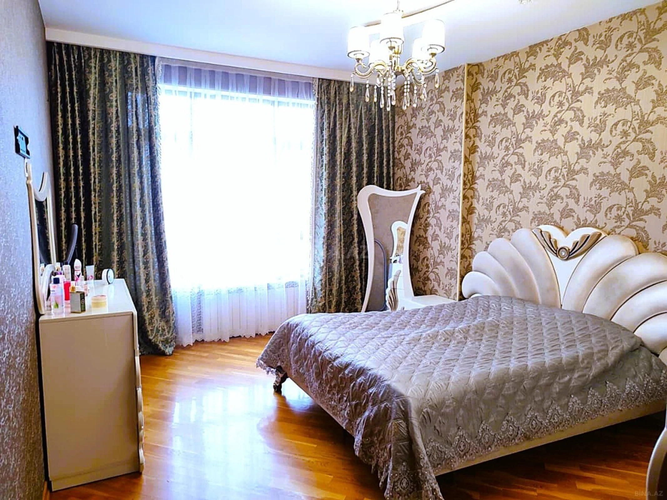 Satılır 3 otaqlı mənzil 125 m²
