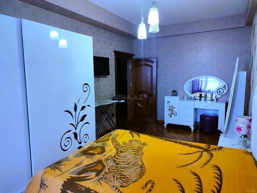 Satılır 3 otaqlı mənzil 125 m²