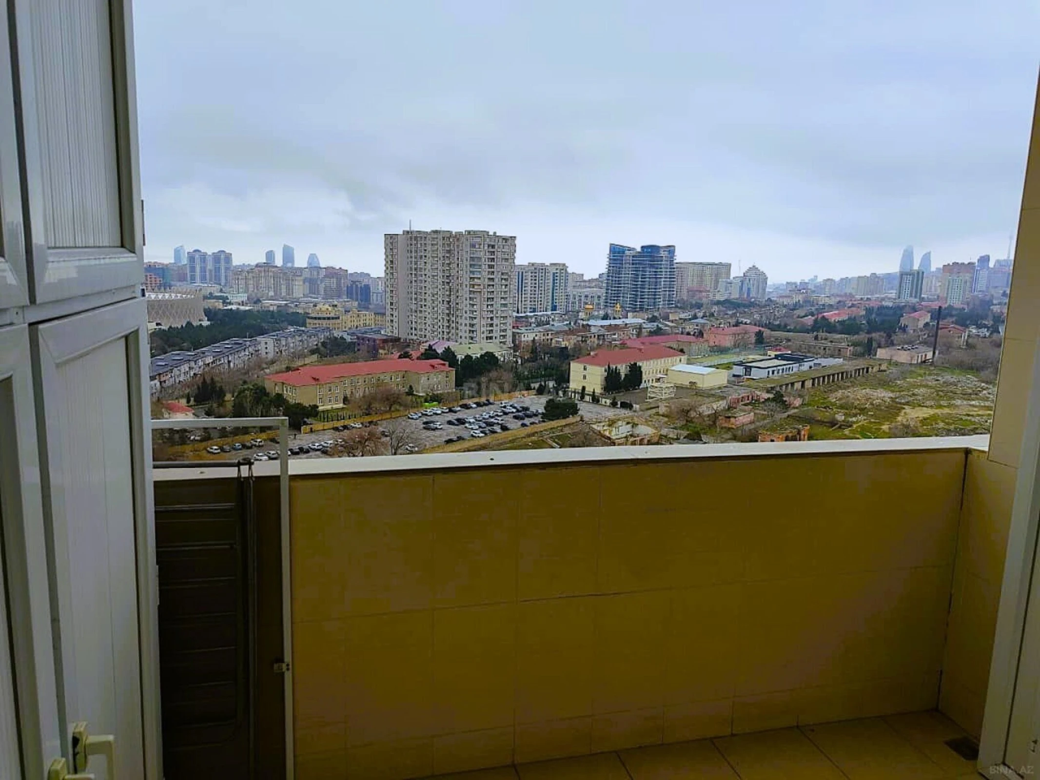 Satılır 3 otaqlı mənzil 125 m²