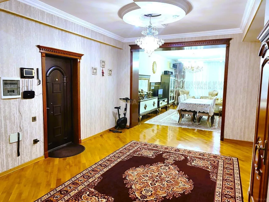Satılır 3 otaqlı mənzil 125 m²