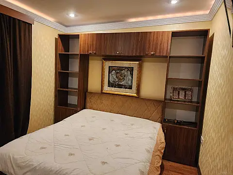 Kirayə verilir 5 otaqlı mənzil 200 m²