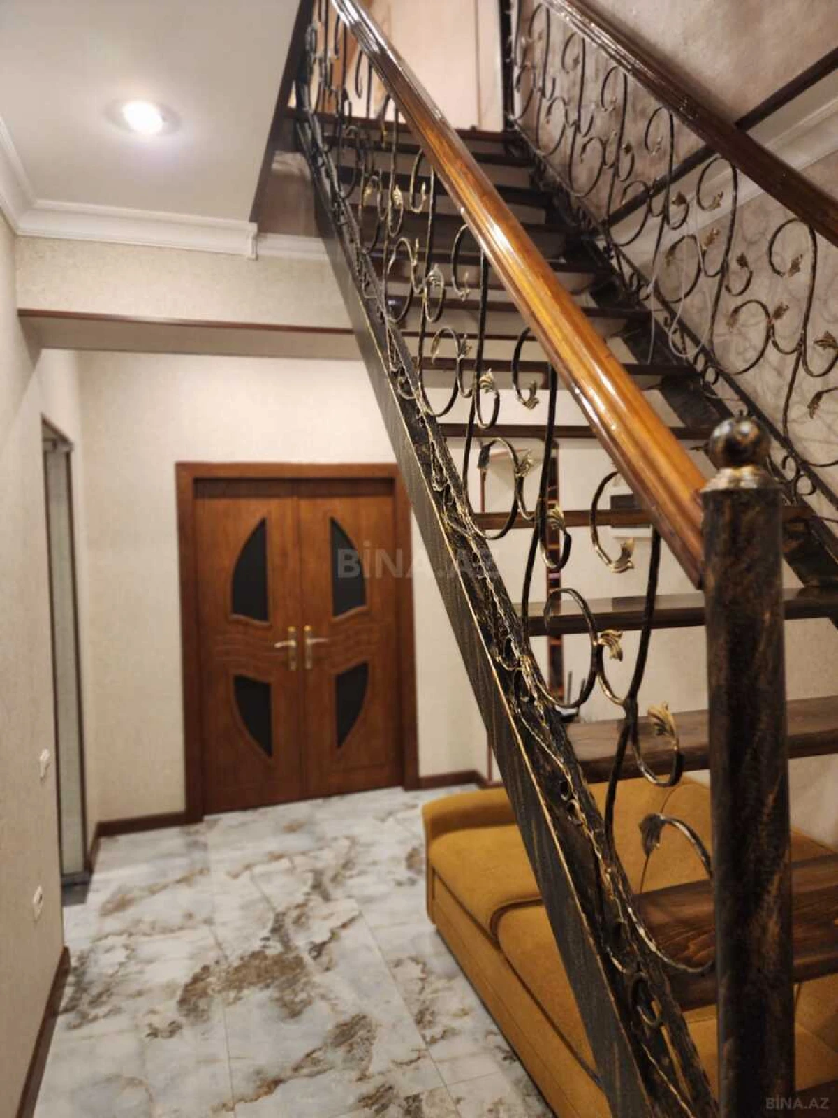 Kirayə verilir 5 otaqlı mənzil 200 m²