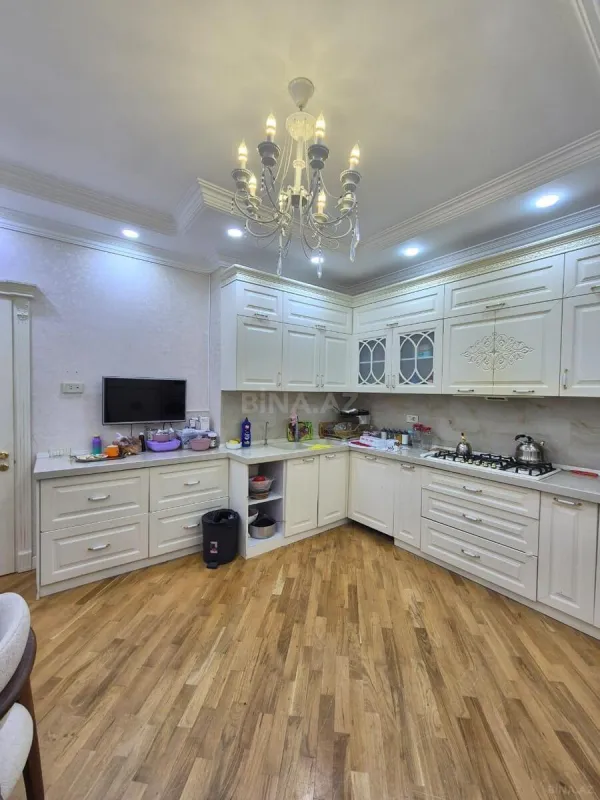 Satılır 3 otaqlı mənzil 145 m²