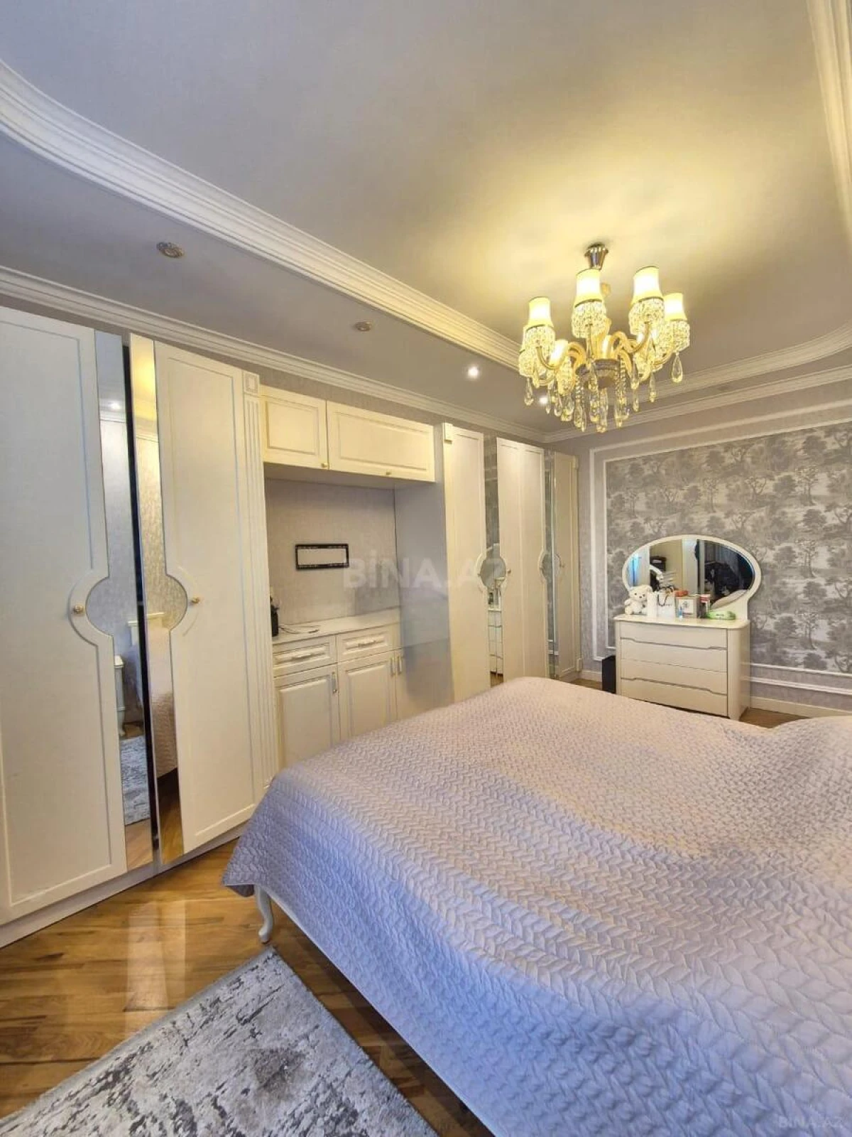 Satılır 3 otaqlı mənzil 145 m²