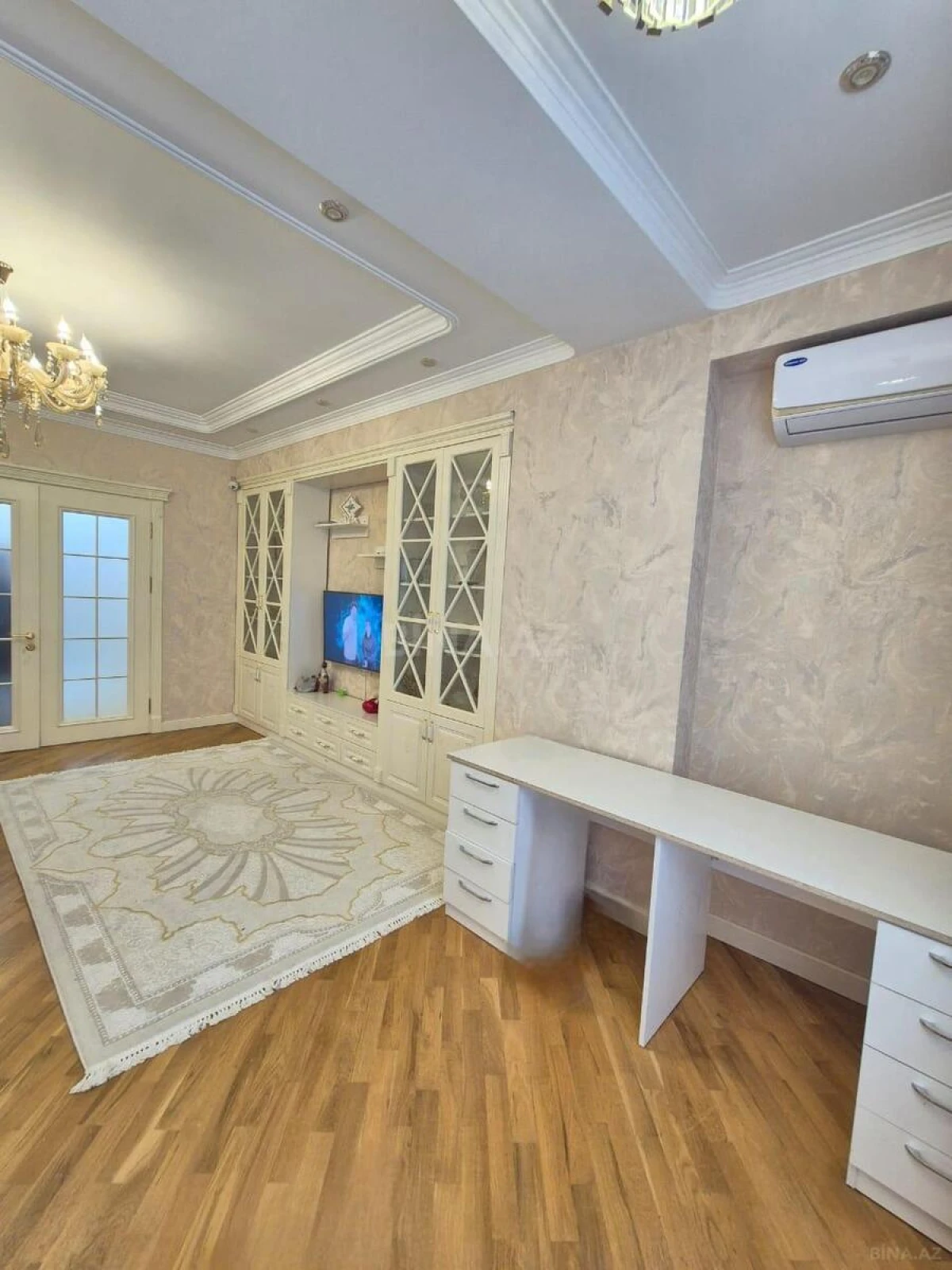 Satılır 3 otaqlı mənzil 145 m²