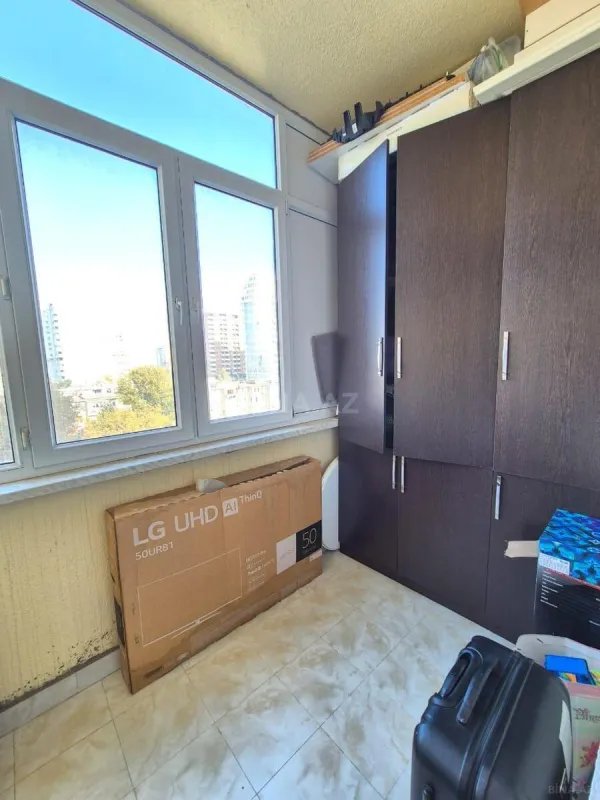 Satılır 3 otaqlı mənzil 145 m²