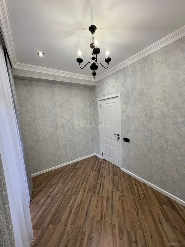 Satılır 4 otaqlı mənzil 120 m²