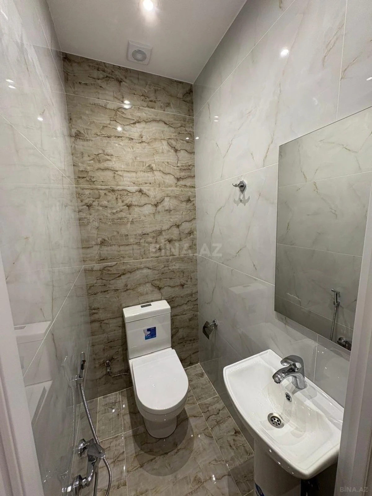 Satılır 4 otaqlı mənzil 120 m²