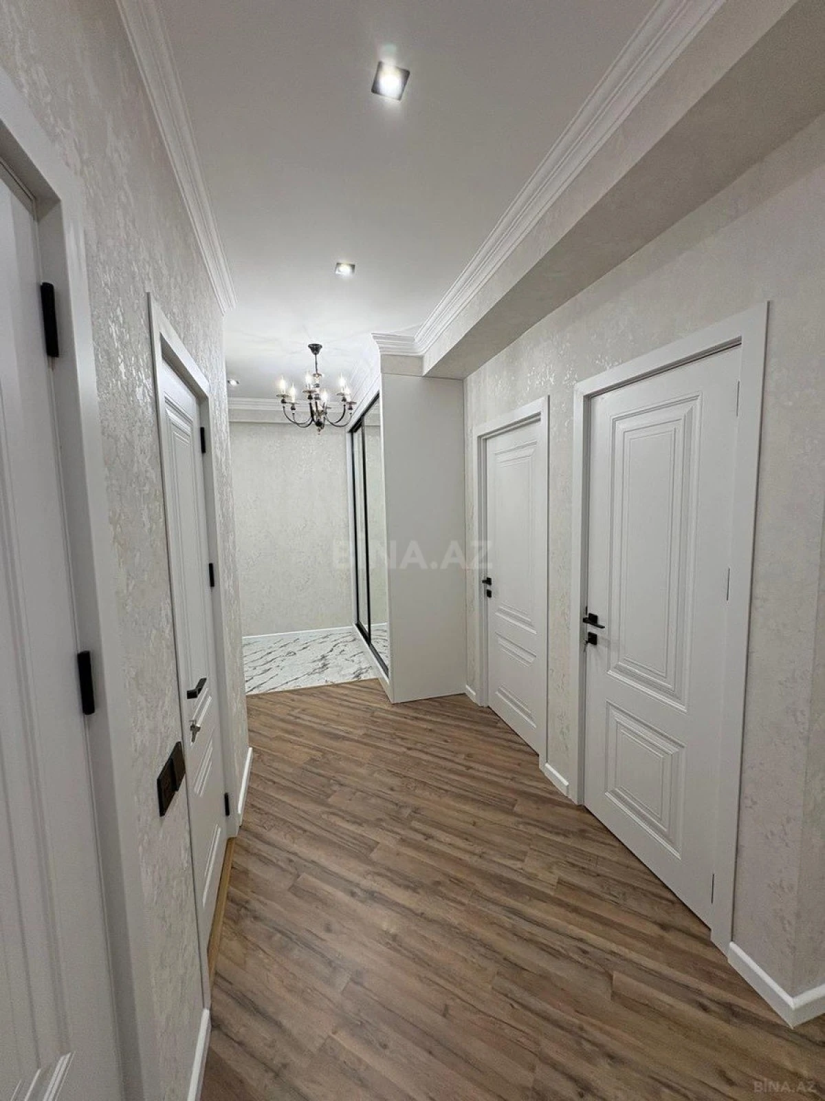 Satılır 4 otaqlı mənzil 120 m²