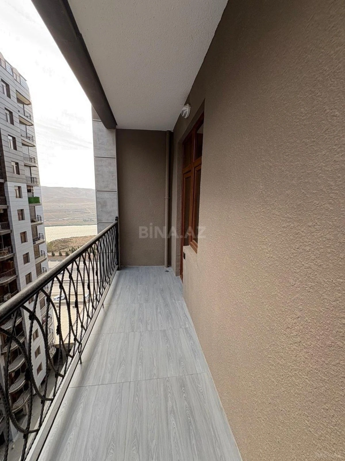 Satılır 4 otaqlı mənzil 120 m²