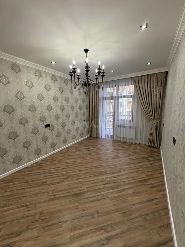 Satılır 4 otaqlı mənzil 120 m²