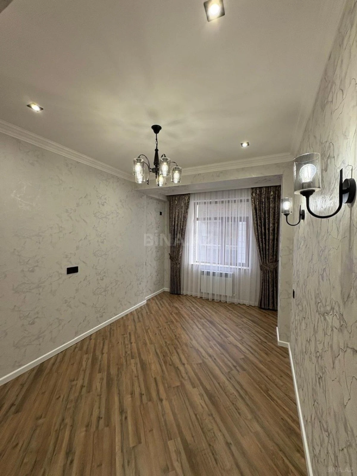 Satılır 4 otaqlı mənzil 120 m²