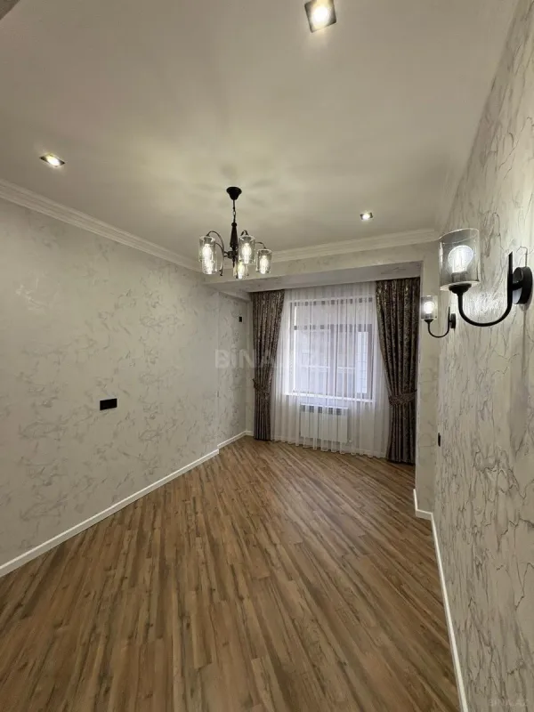 Satılır 4 otaqlı mənzil 120 m²