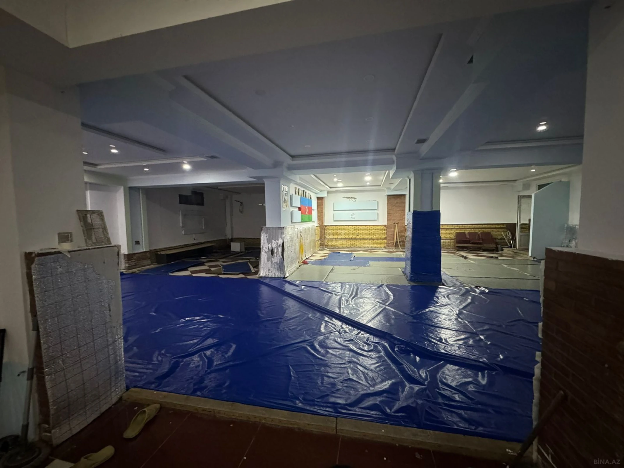 Satılır obyekt 218 m²