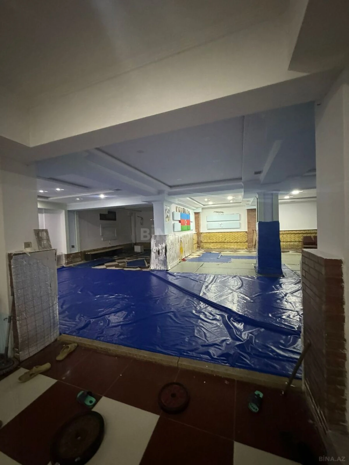 Satılır obyekt 218 m²