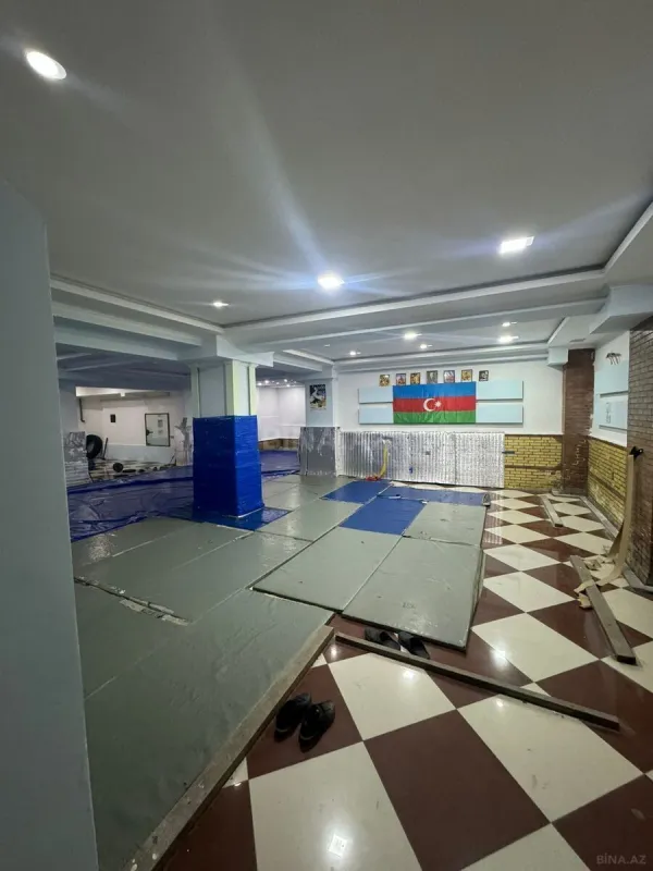 Satılır obyekt 218 m²