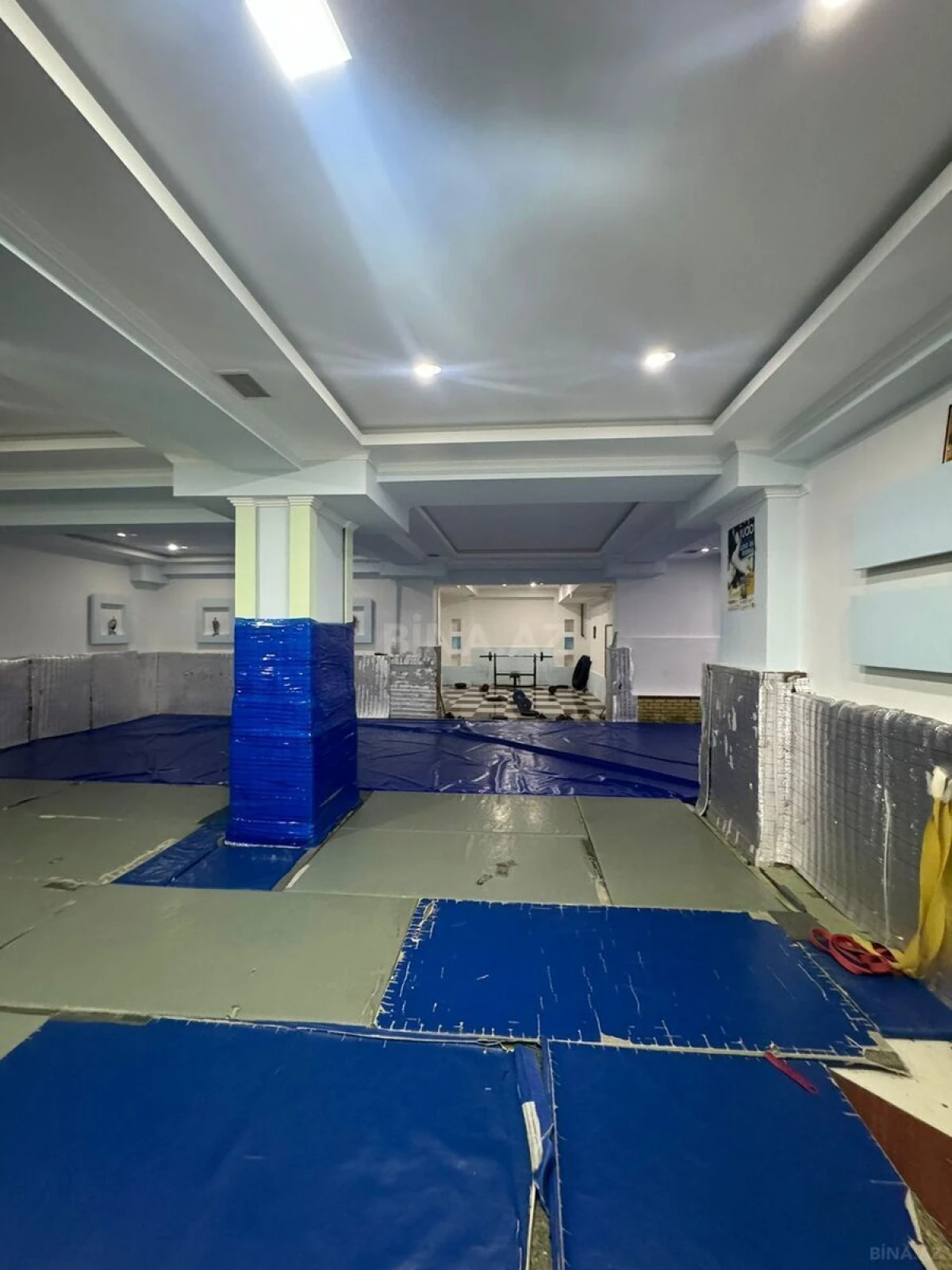 Satılır obyekt 218 m²