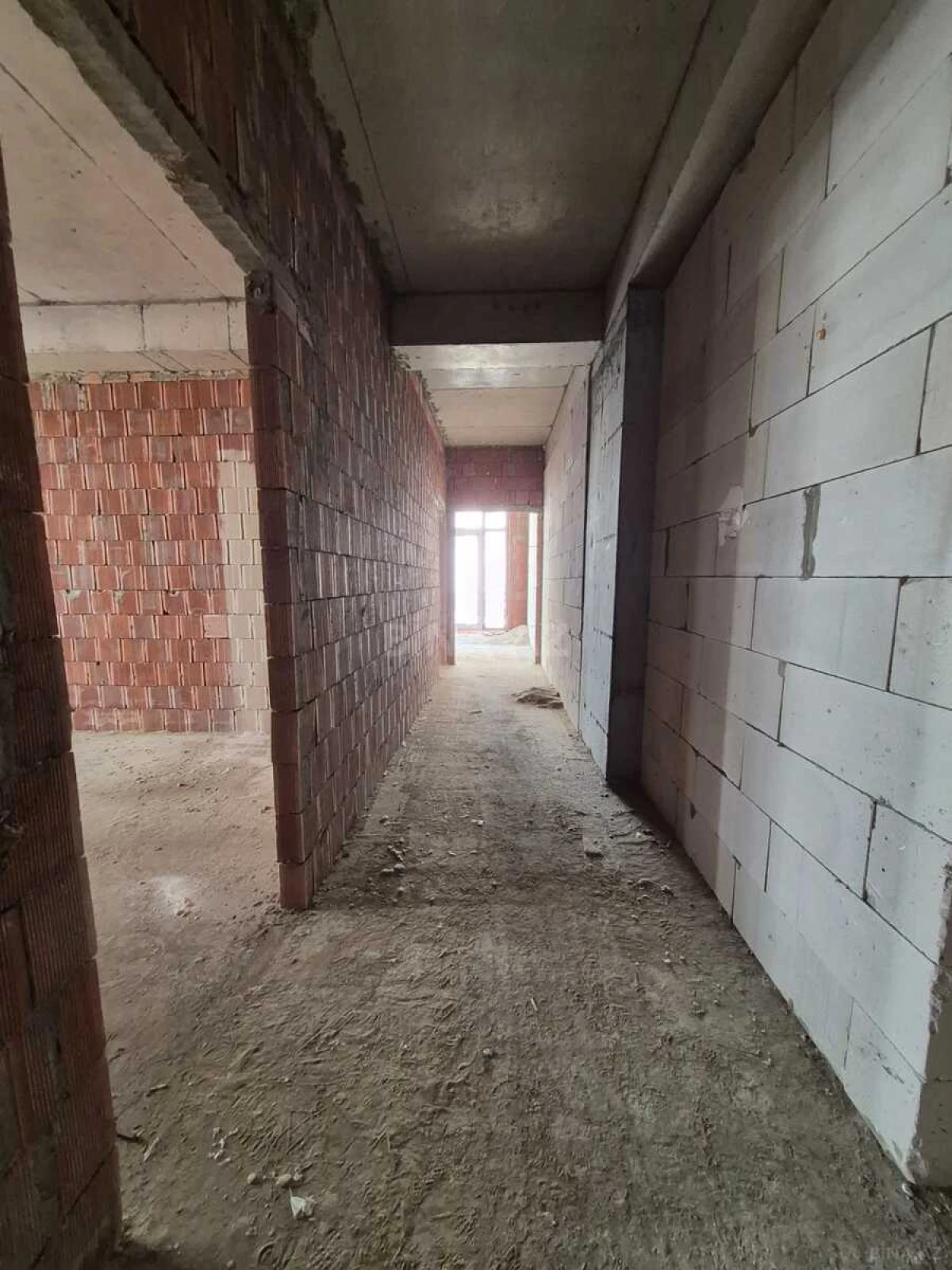Satılır 3 otaqlı mənzil 114 m²