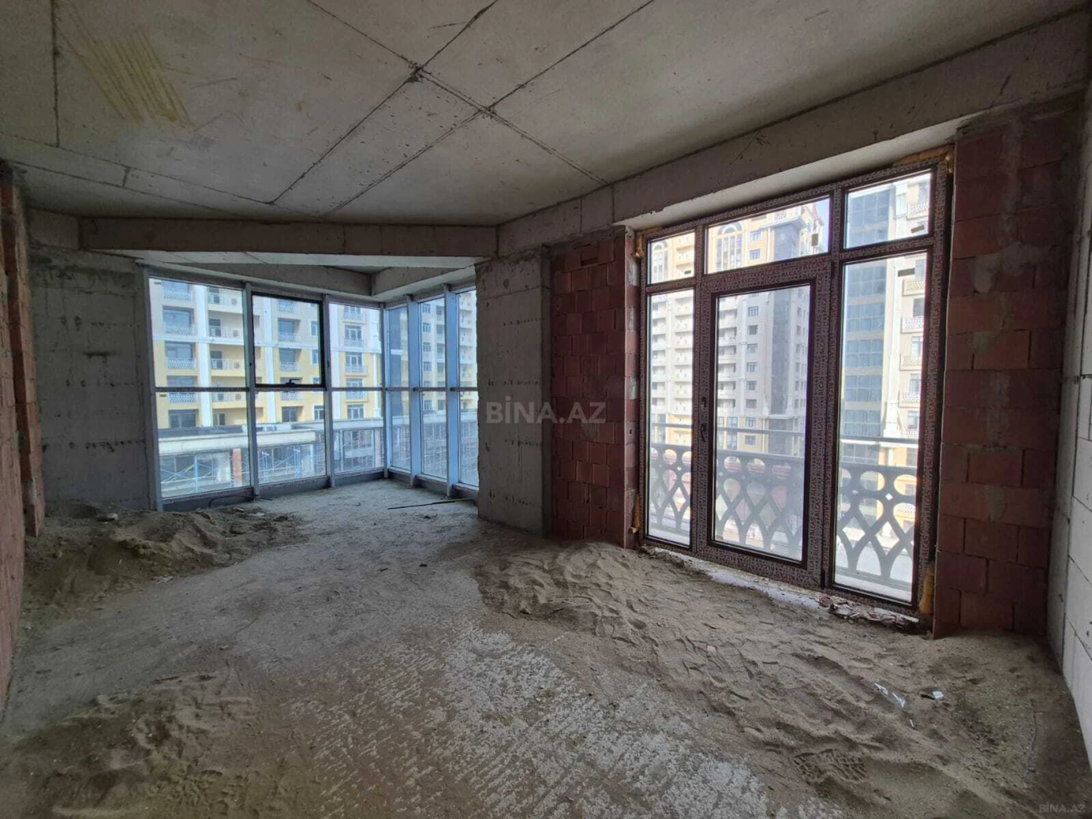 Satılır 3 otaqlı mənzil 114 m²