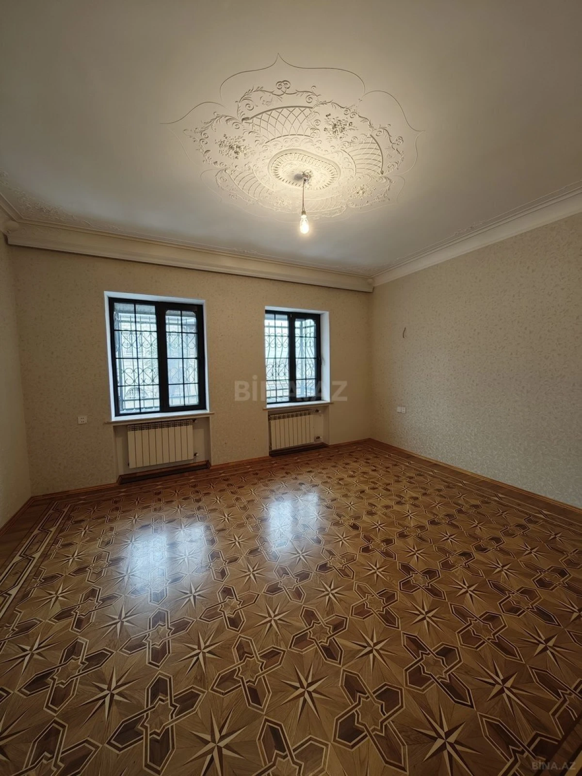 Satılır 5 otaqlı həyət evi 180 m²