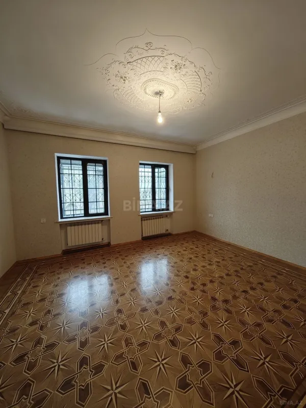 Satılır 5 otaqlı həyət evi 180 m²