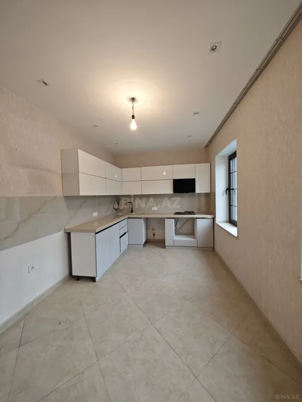Satılır 5 otaqlı həyət evi 180 m²