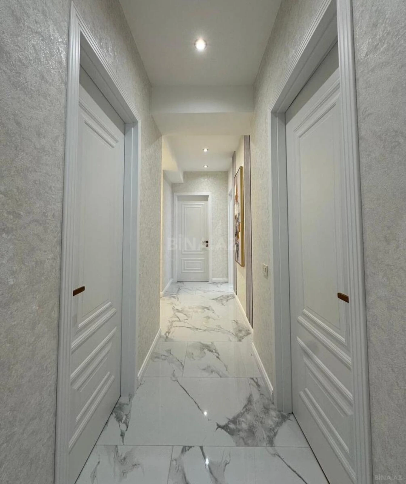 Satılır 2 otaqlı mənzil 77 m²