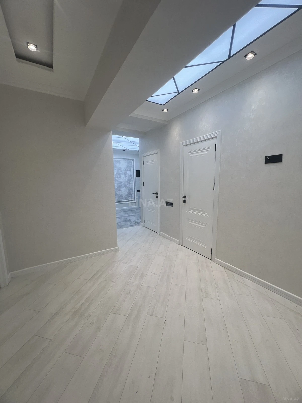 Satılır 3 otaqlı mənzil 105 m²