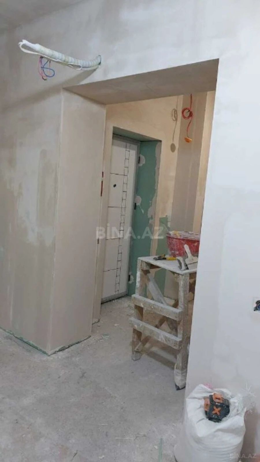 Satılır 3 otaqlı mənzil 145 m²