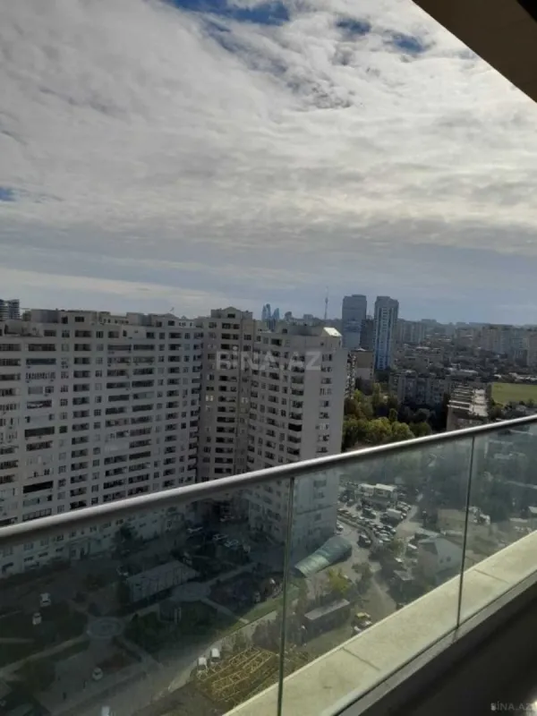 Satılır 3 otaqlı mənzil 145 m²