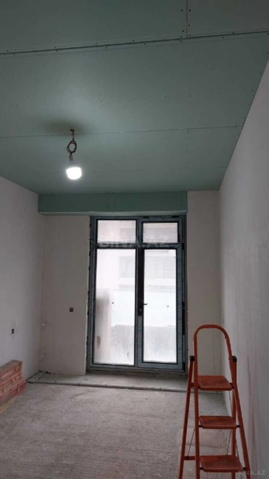Satılır 3 otaqlı mənzil 145 m²